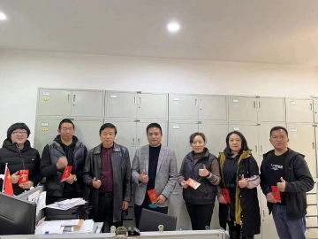 春节前夕慰问坚守岗位工作人员